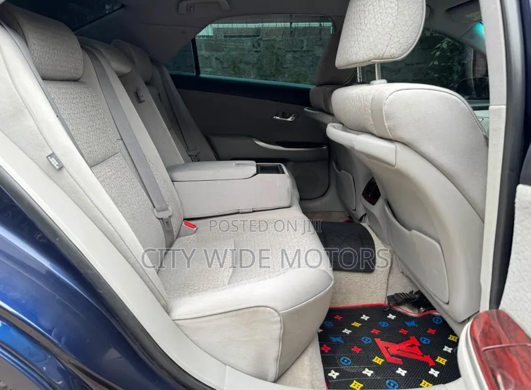 Toyota Crown 2012 Blue
