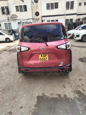Toyota Sienta 2017 Maroon