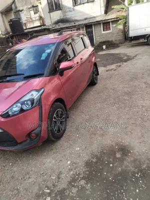 Toyota Sienta 2017 Maroon