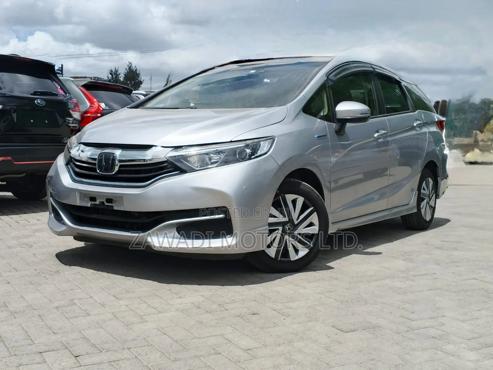 Honda Fit Shuttle 1.5 Hybrid 2WD 2019 Silver
