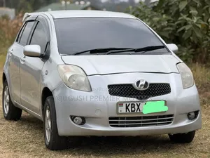 Toyota Vitz 2006 Silver