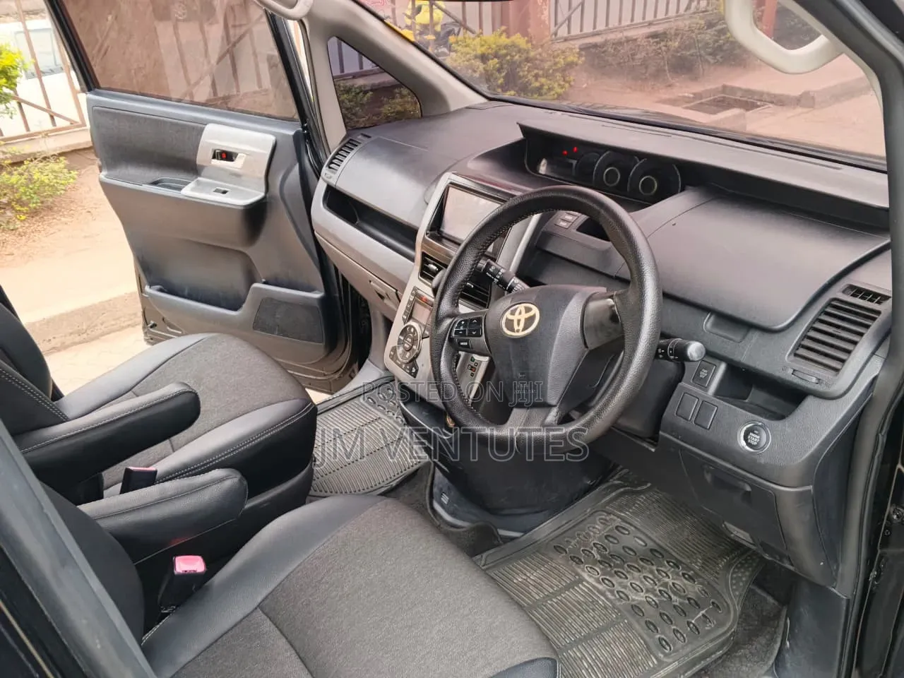 Toyota Voxy 2013 Black