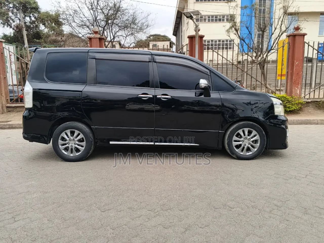 Toyota Voxy 2013 Black