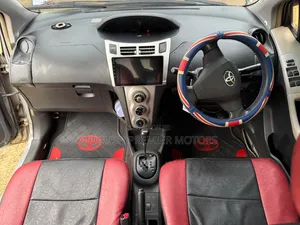 Toyota Vitz 2006 Silver