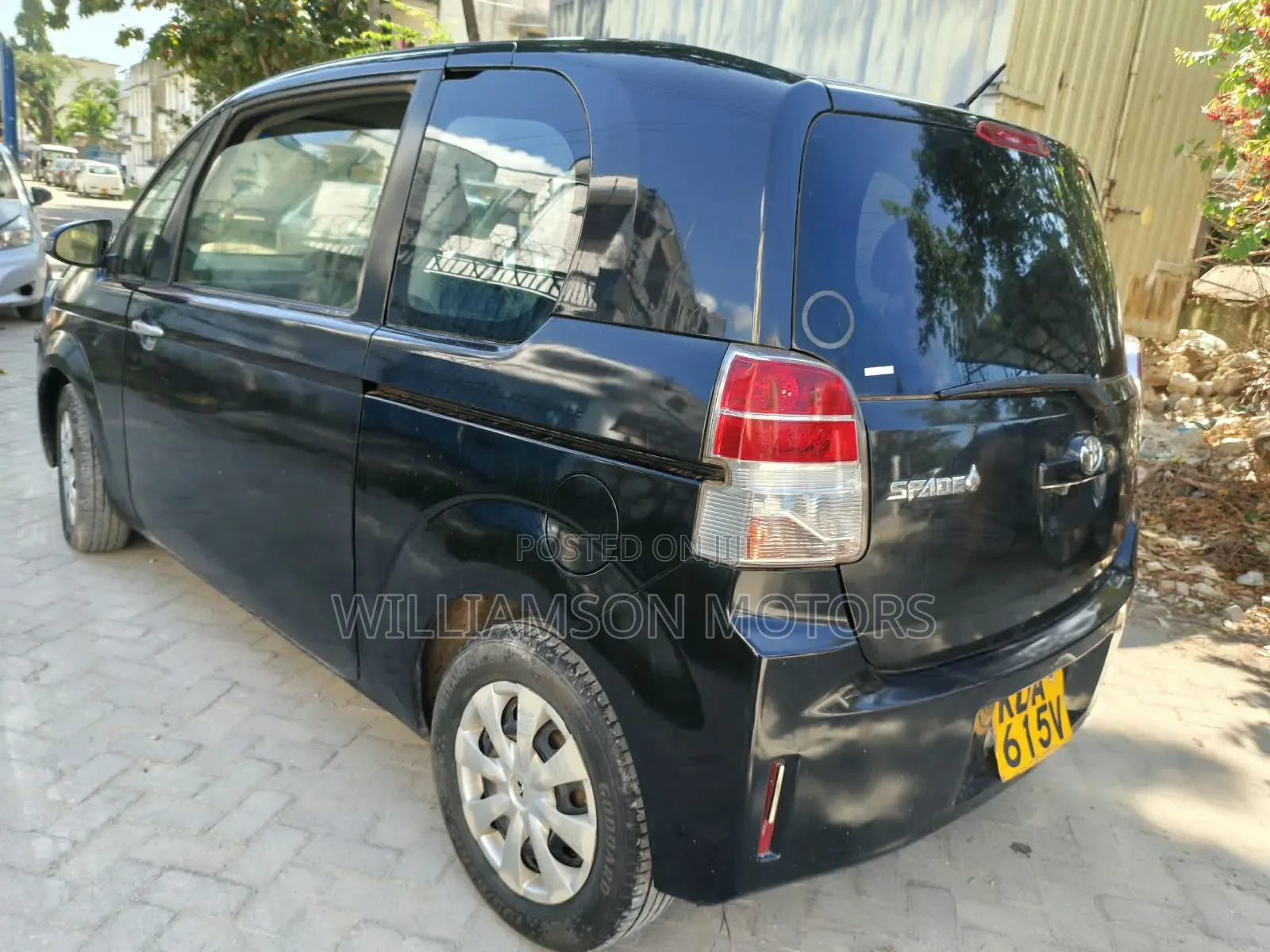 Toyota Spade 2013 Black