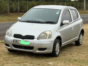 Toyota Vitz 2003 Silver