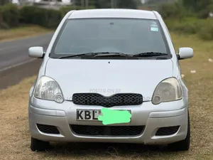 Toyota Vitz 2003 Silver