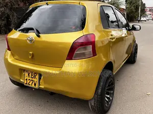 Toyota Vitz 1.3 FWD 5dr 2005 Burgundy