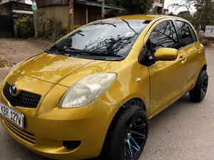Toyota Vitz 1.3 FWD 5dr 2005 Burgundy