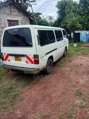 Nissan Caravan (Urvan) 2001 White
