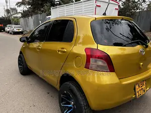 Toyota Vitz 1.3 FWD 5dr 2005 Burgundy