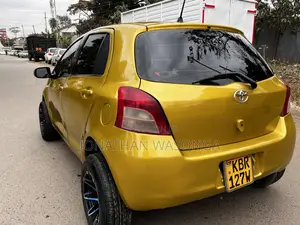 Toyota Vitz 1.3 FWD 5dr 2005 Burgundy
