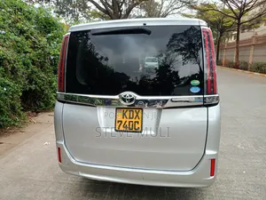 Toyota Noah 2.0 FWD (8 Seater) 2018 Silver