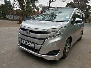 Toyota Noah 2.0 FWD (8 Seater) 2018 Silver