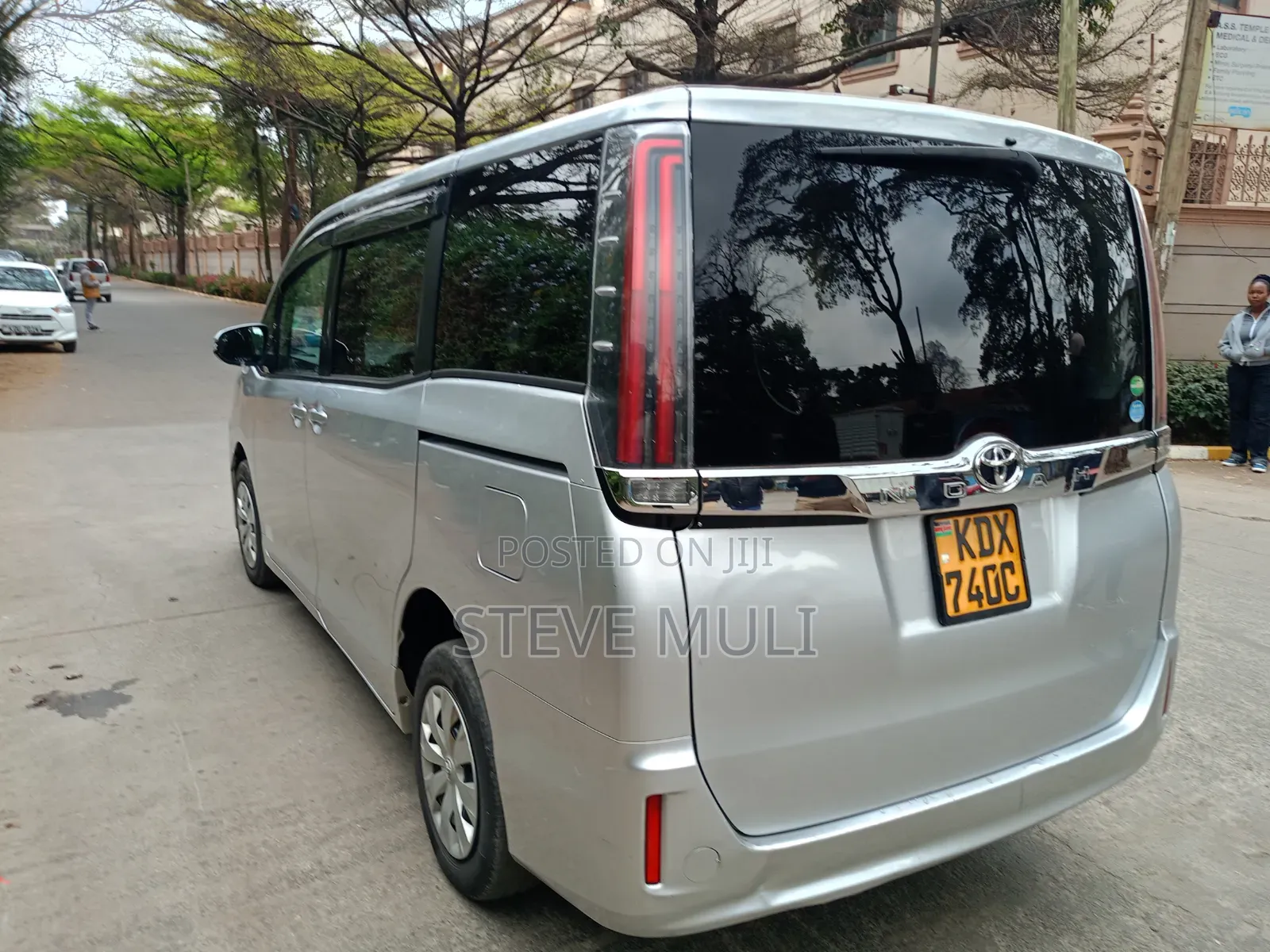 Toyota Noah 2.0 FWD (8 Seater) 2018 Silver