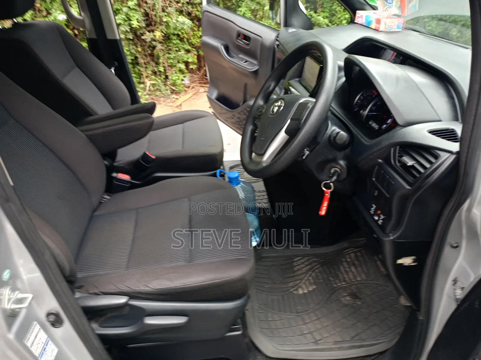 Toyota Noah 2.0 FWD (8 Seater) 2018 Silver