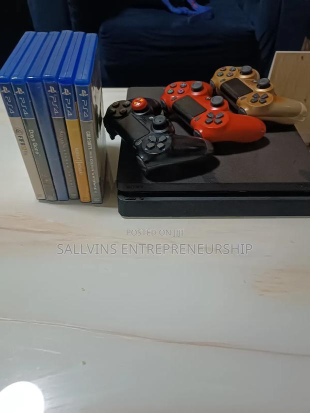 Playstation 4pro - thumbnail 3