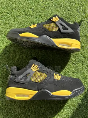 Thrift Mtumba Sneaker