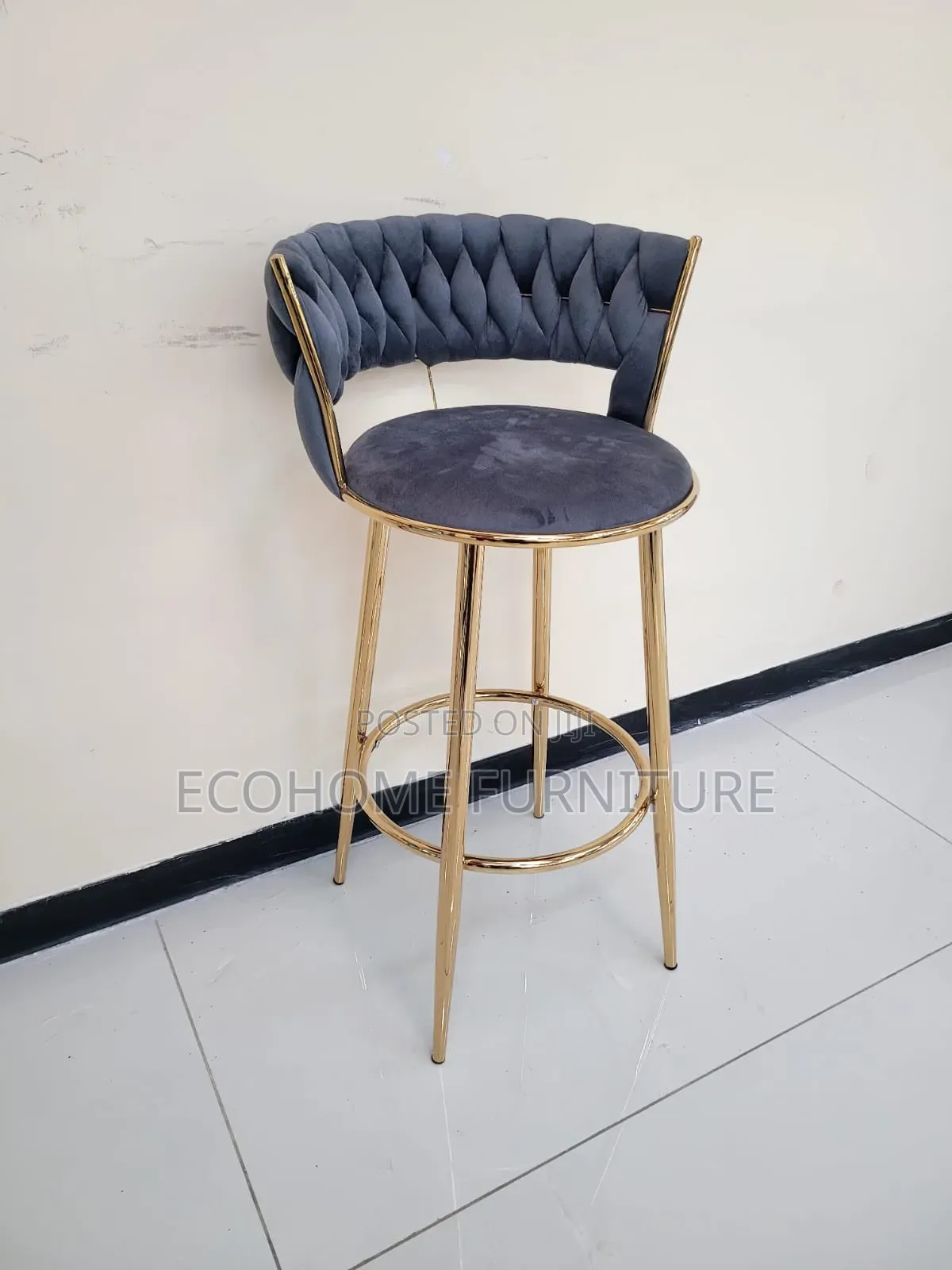 Luxury Velvet Bar Stool – Elegant Gold Finish