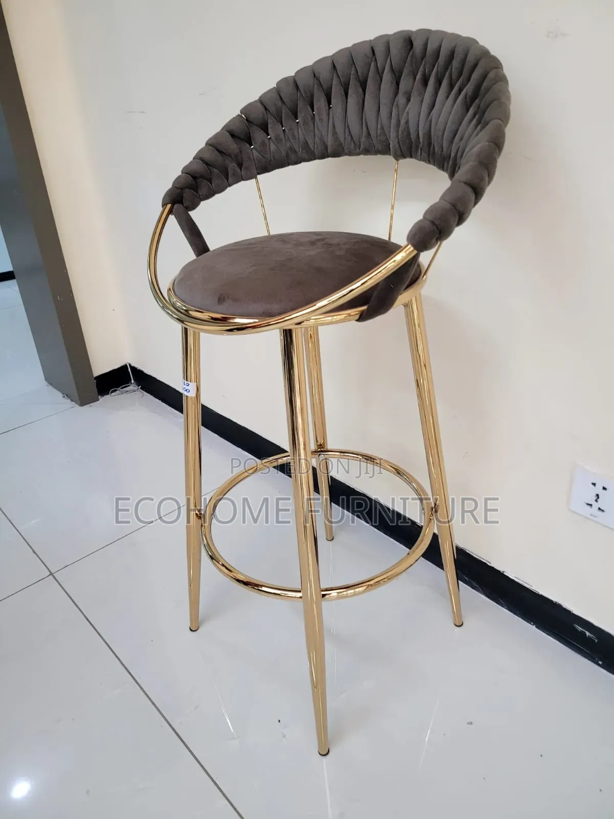 Luxury Velvet Bar Stool – Elegant Gold Finish