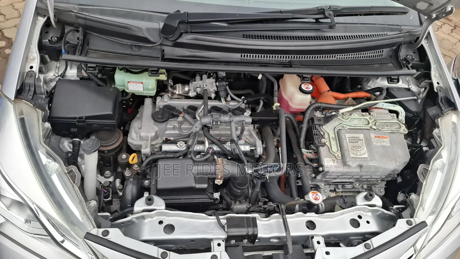 Toyota Vitz 1.5 FWD Hybrid 5dr 2019 Silver