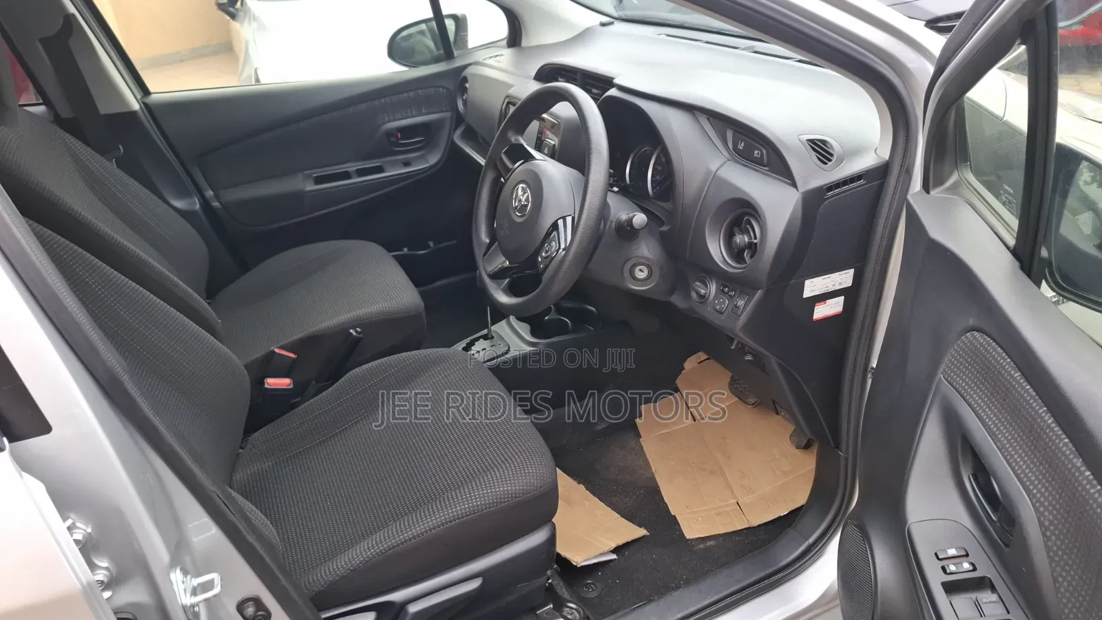 Toyota Vitz 1.5 FWD Hybrid 5dr 2019 Silver