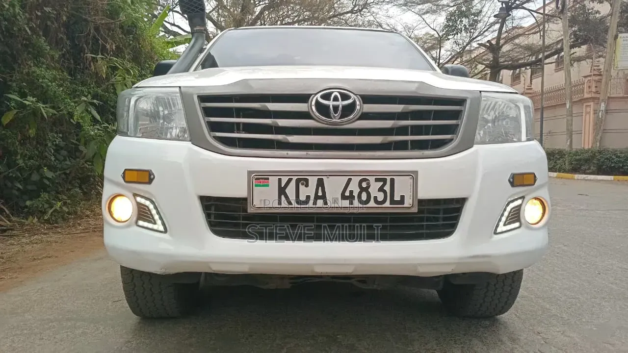 Toyota Hilux 2015 White