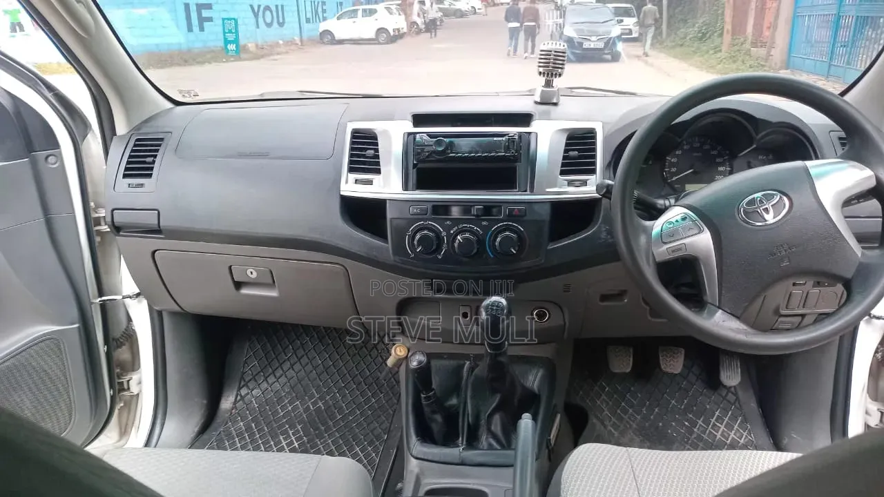 Toyota Hilux 2015 White
