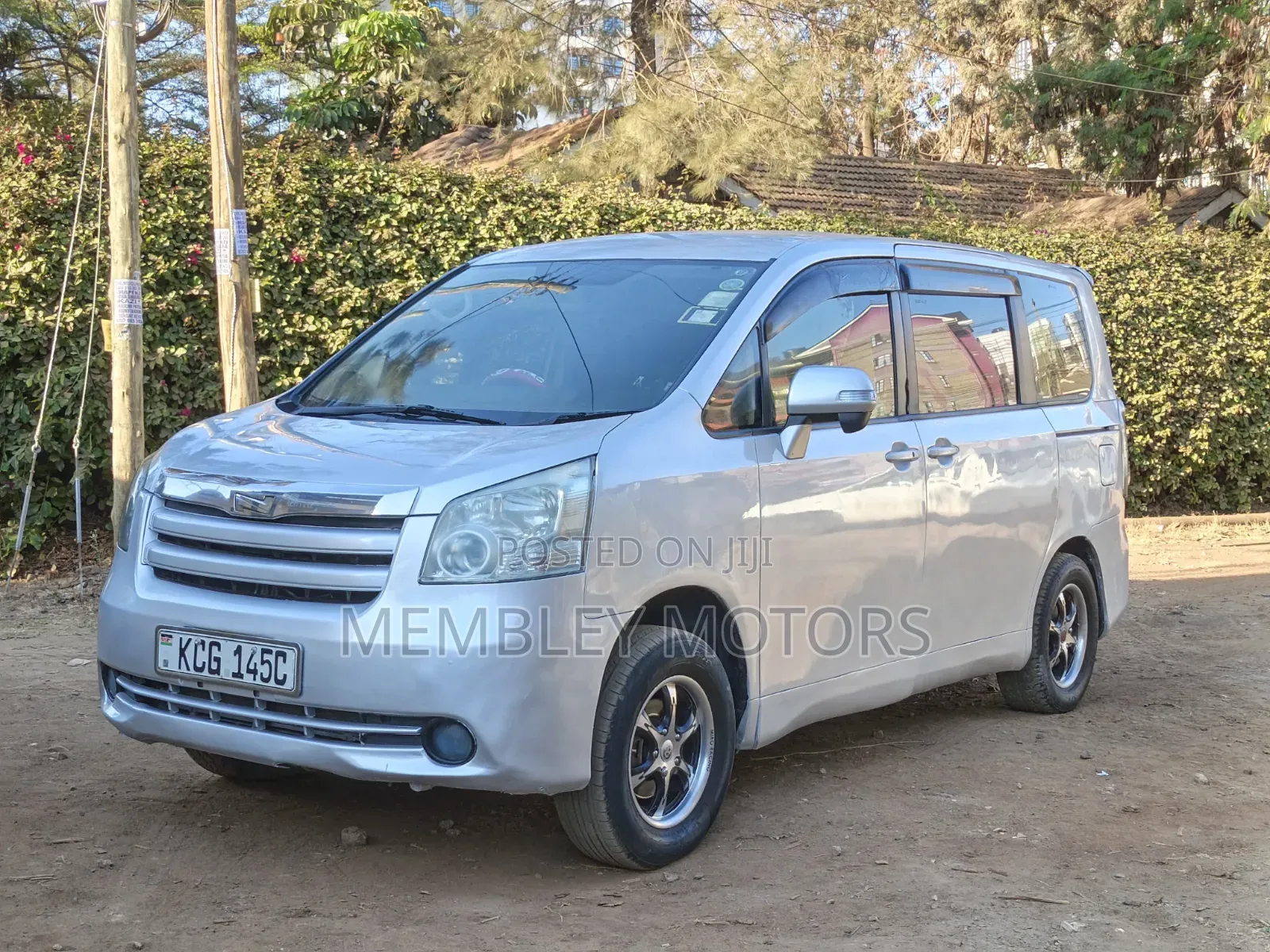 Toyota Noah 2.0 143hp FWD (8 Seater) 2008 Silver