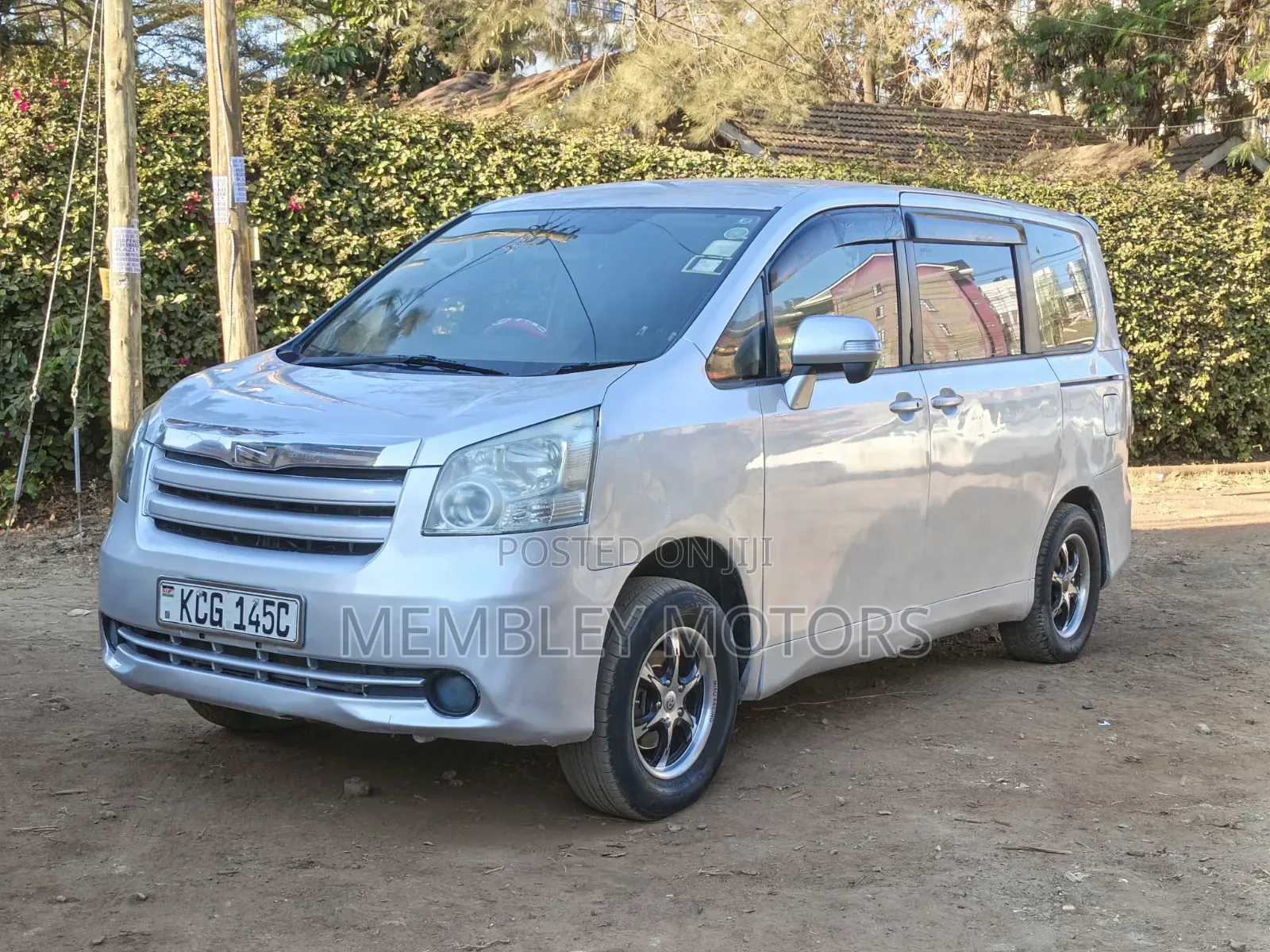 Toyota Noah 2.0 143hp FWD (8 Seater) 2008 Silver