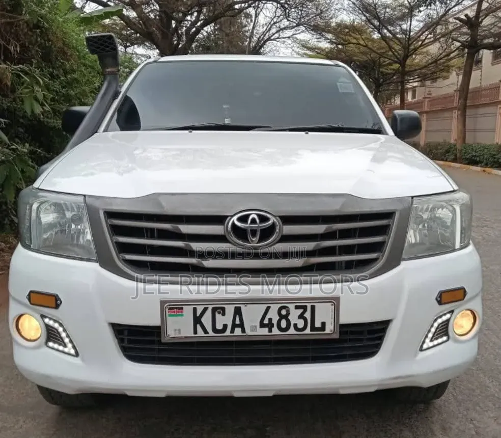 Toyota Hilux 2014 White