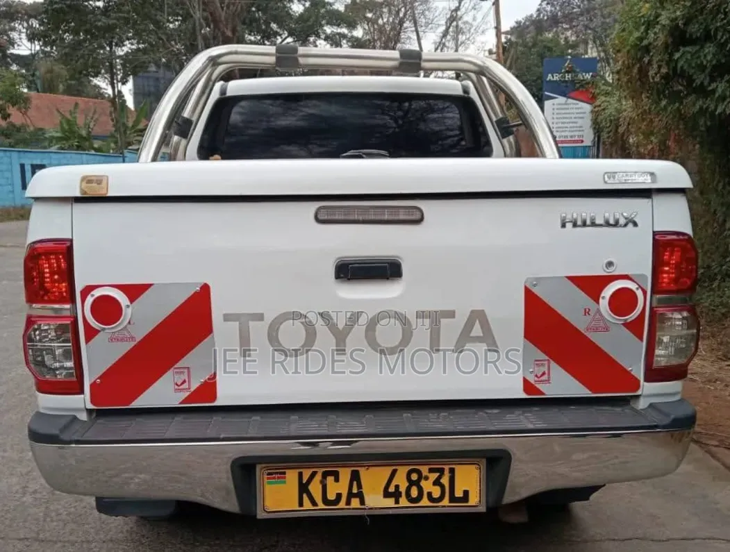 Toyota Hilux 2014 White