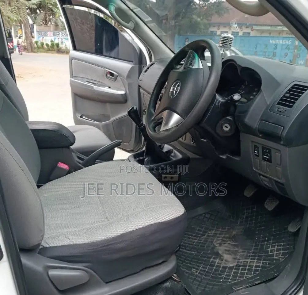Toyota Hilux 2014 White