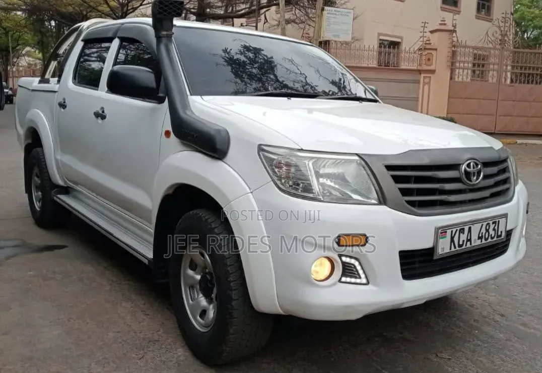 Toyota Hilux 2014 White