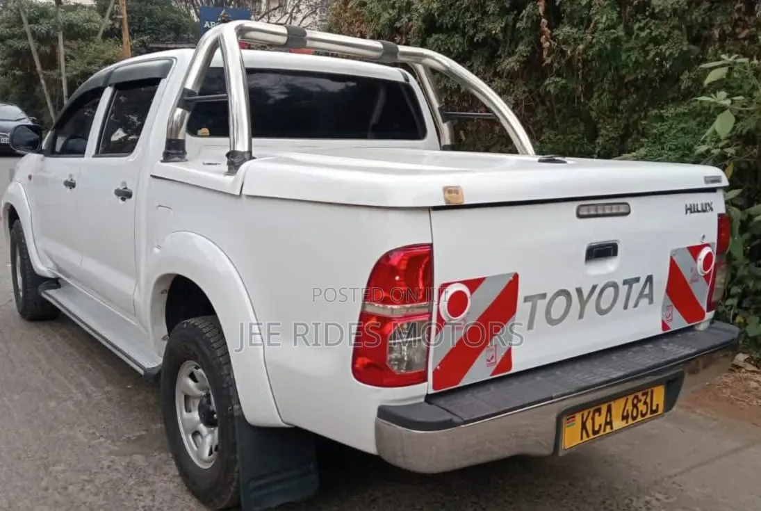 Toyota Hilux 2014 White