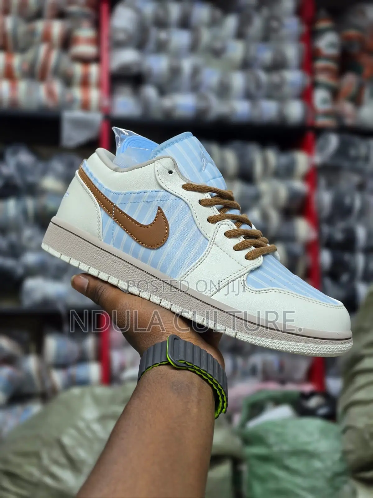Jordan 1 Low Pinstripes