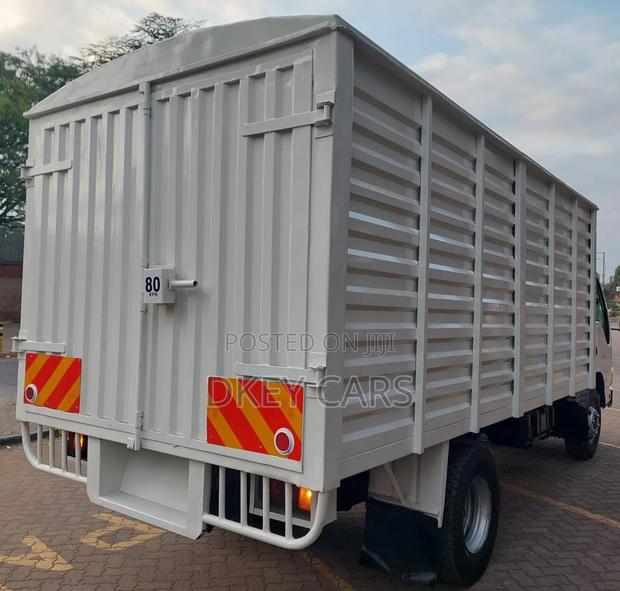 Isuzu NPR99 2017 White - thumbnail 4