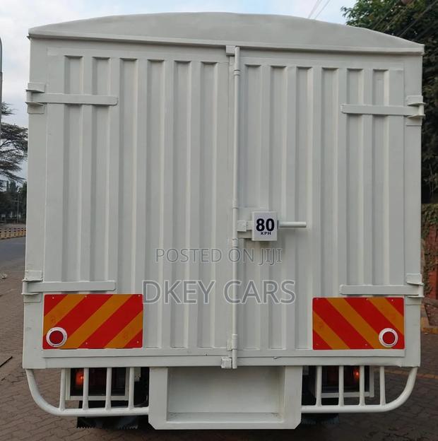 Isuzu NPR99 2017 White - thumbnail 5