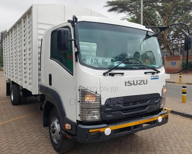 Isuzu Frr90 Bluepower 2023 White