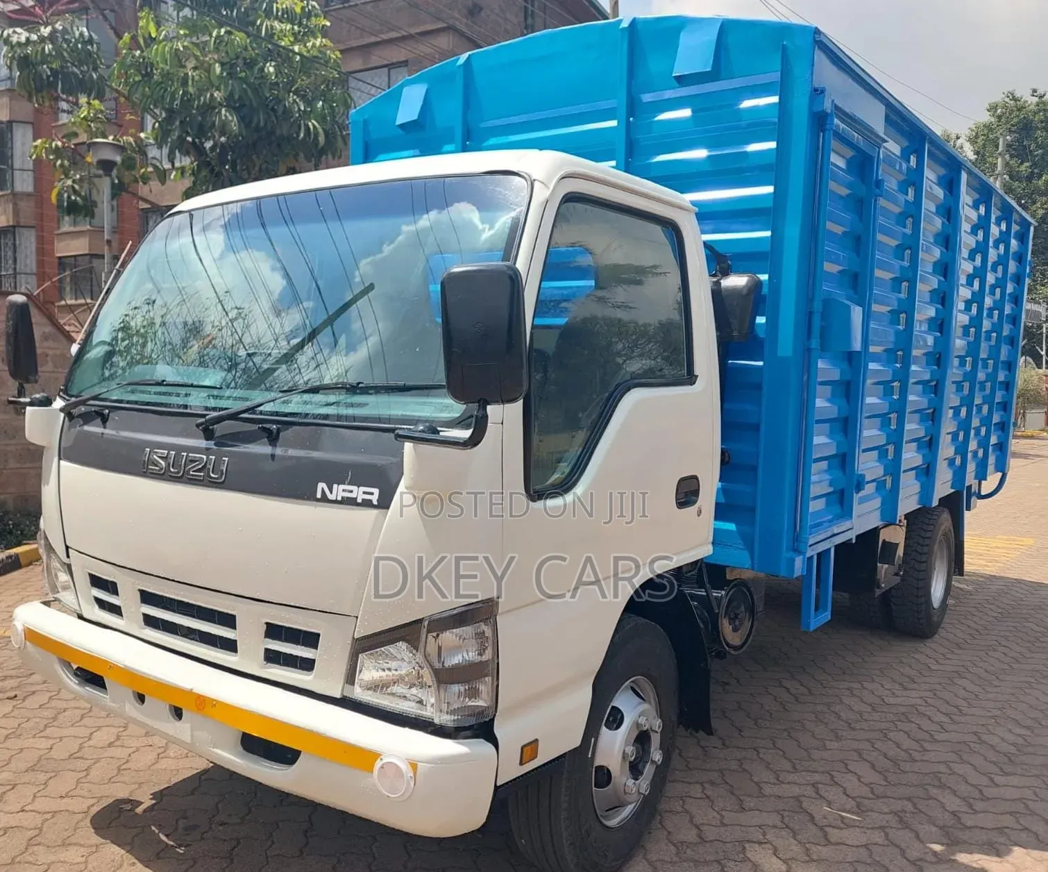 Isuzu NPR Local
