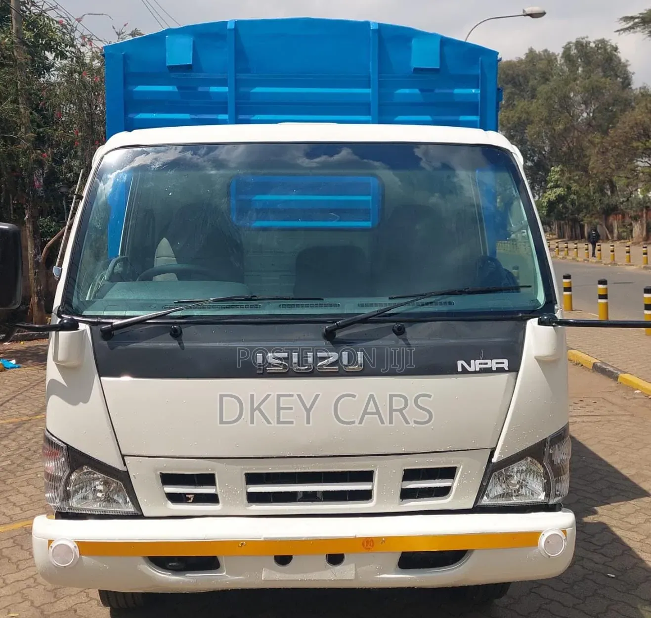 Isuzu NPR Local