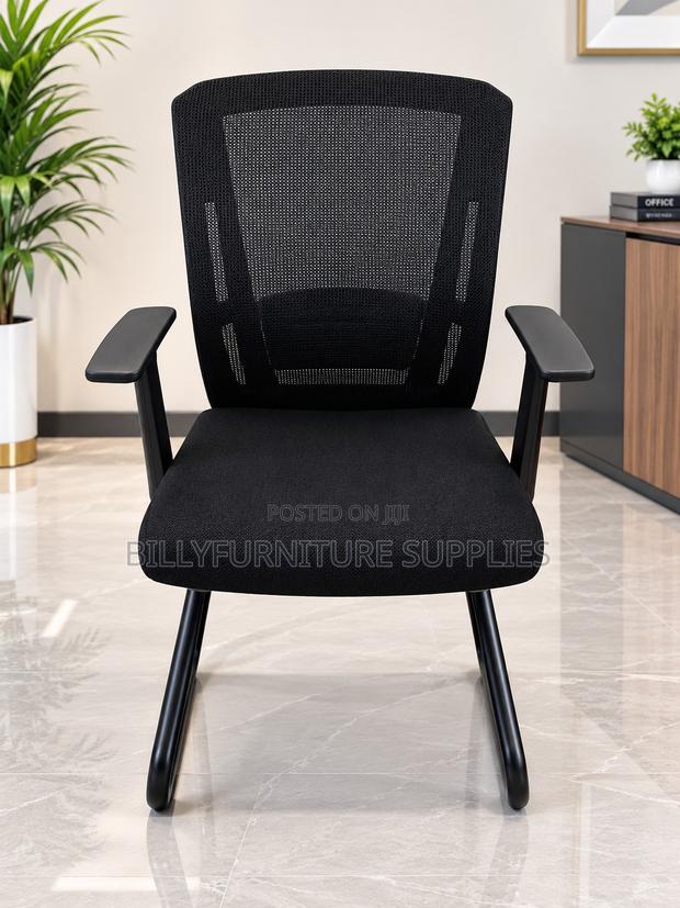 Ergonomic Black Mesh Visitor Office Chair With Armrests