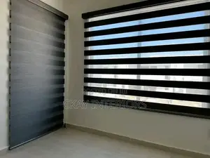 Elegant Horizontal Blinds for Meeting Rooms.