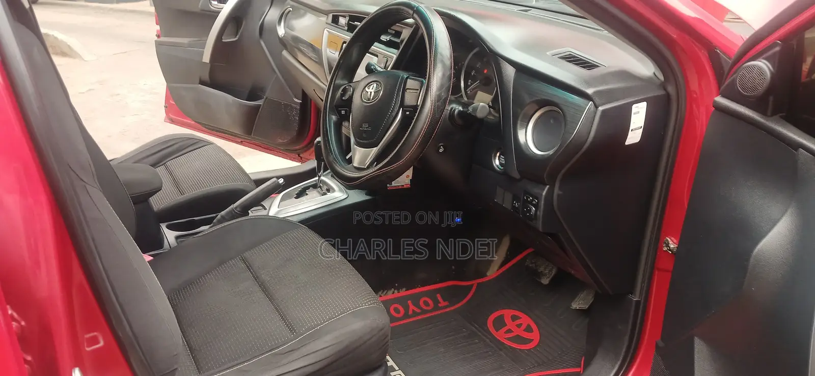 Toyota Auris 2013 Red