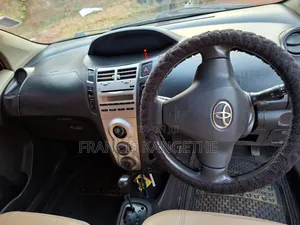 Toyota Vitz 2006 Gold