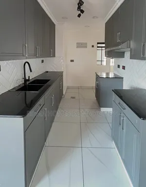 3bdrm Apartment in James Gichuru, Nairobi Central for rent