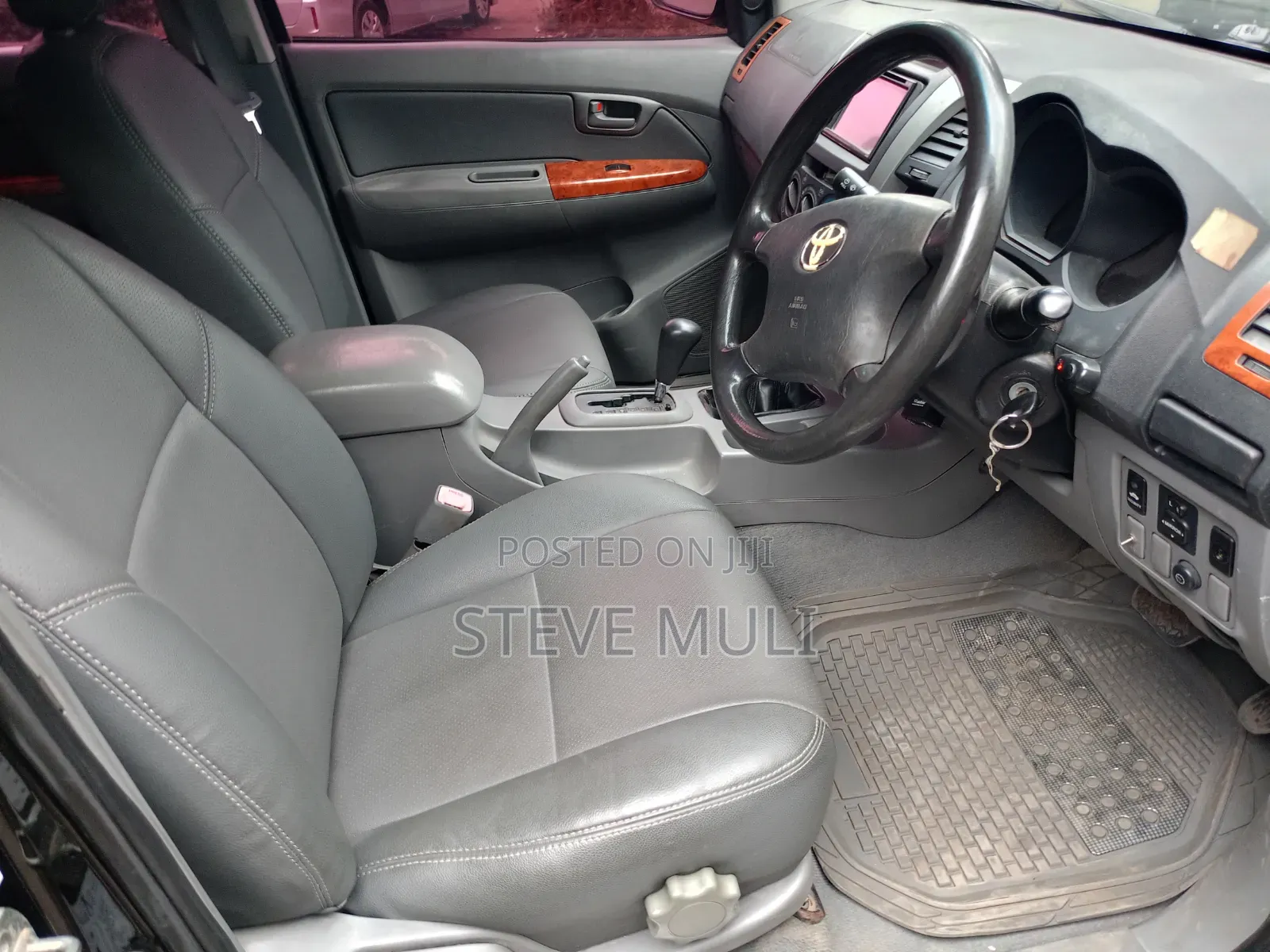 Toyota Hilux 2012 Gray