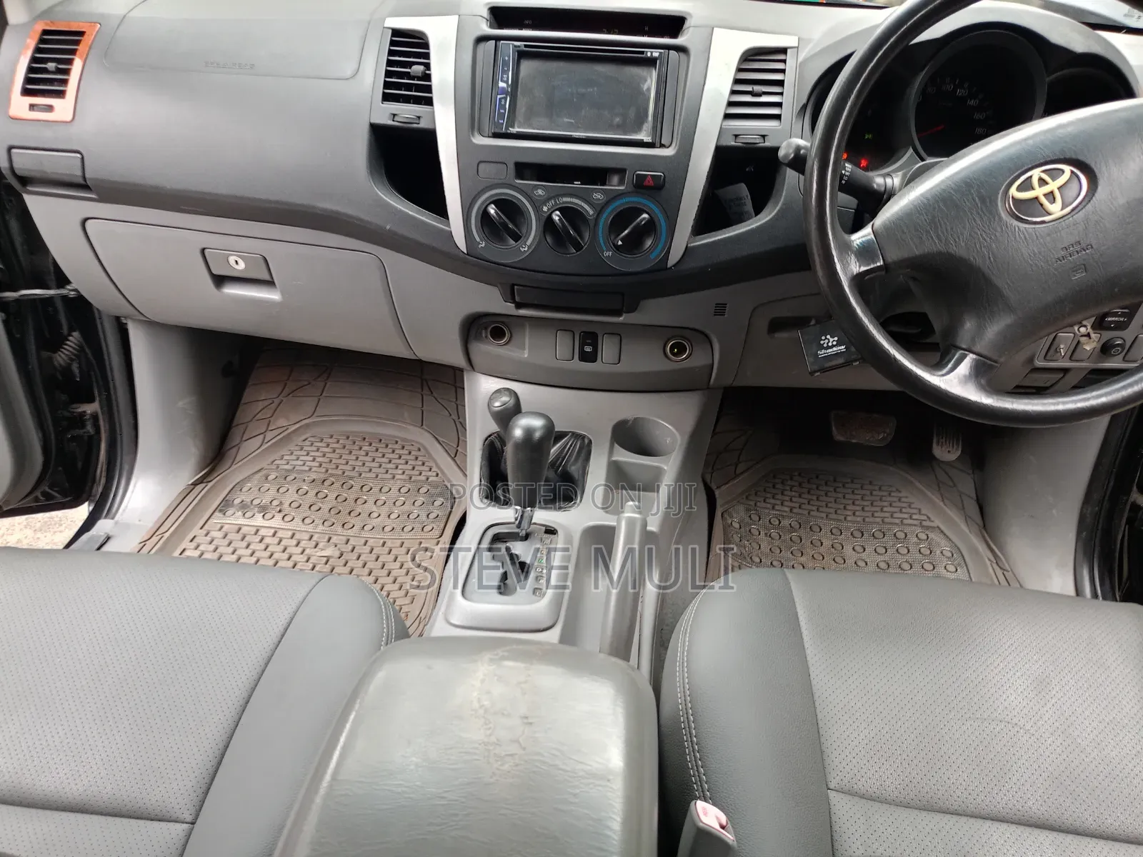 Toyota Hilux 2012 Gray