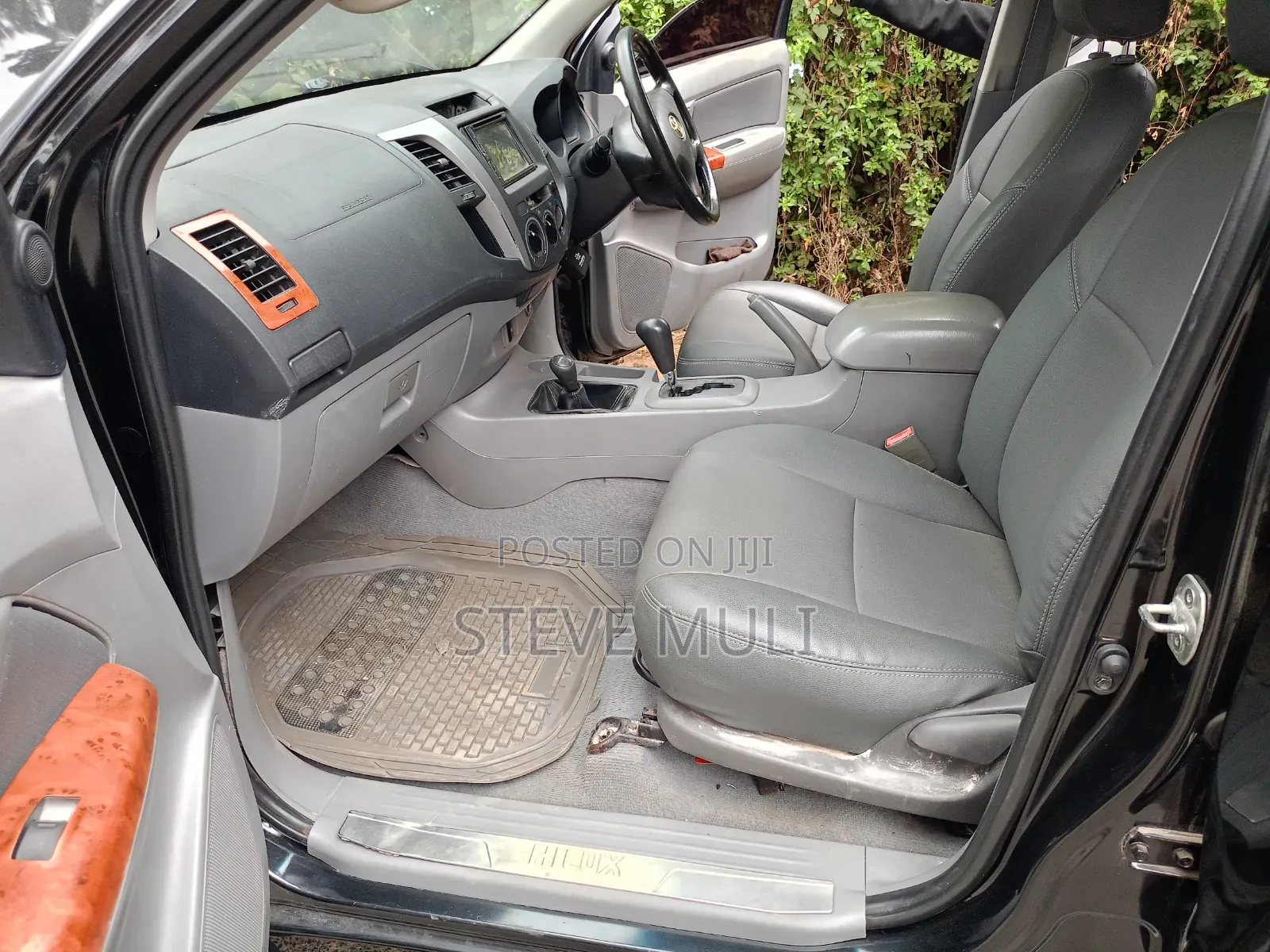Toyota Hilux 2012 Gray