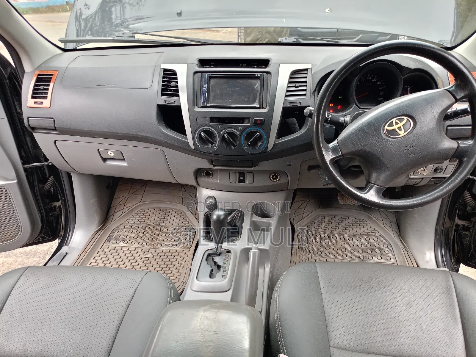 Toyota Hilux 2012 Gray